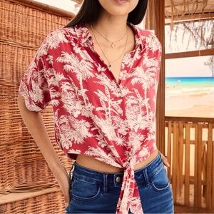 SALE | AMERICAN EAGLE Retro Hawaiian Print Tie Front Short Sleeve Crop Top